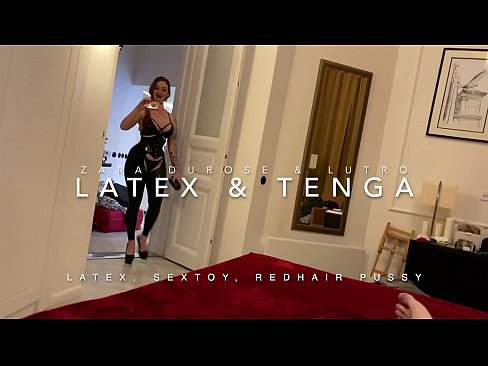 ❤️ Dada wa kambo mwenye kichwa chekundu akiwa amevalia vazi la latex alilobanwa na kaka wa kambo ☑ ❌❤